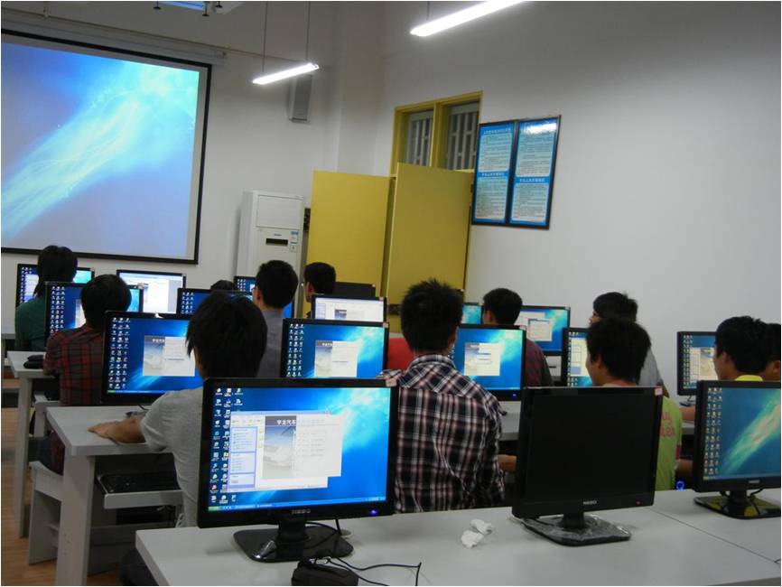 车辆工程系全体教师及部分学生代表参加汽车仿真教学软件培训.jpg